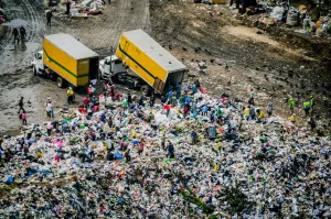 dump in guatemala city by manuel aldana photographer
